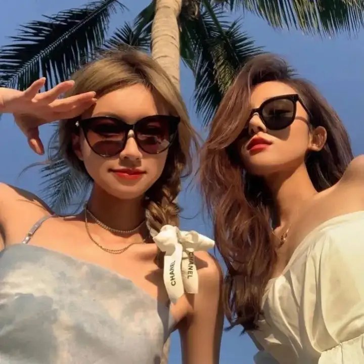 玉湖裸女 海报