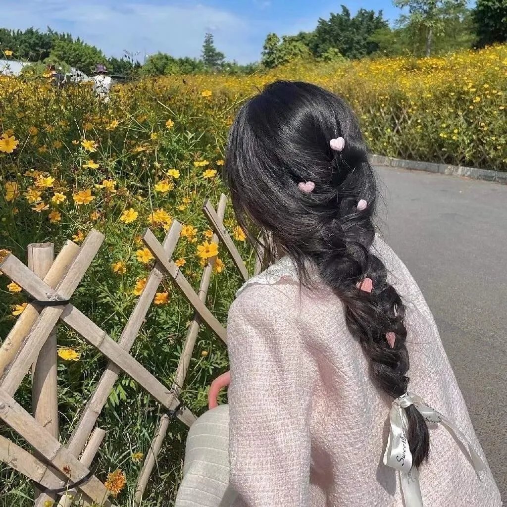 她爱他 海报